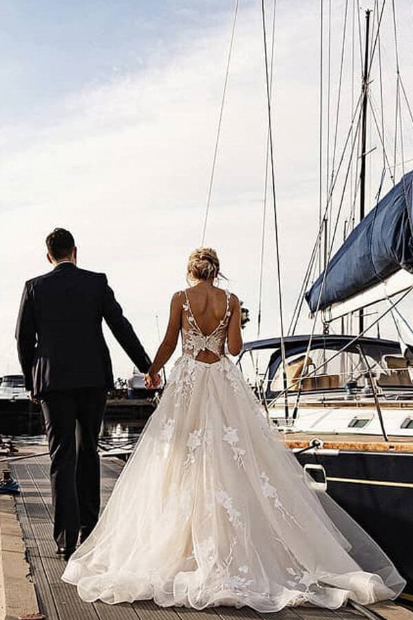 Elegant Long A-line Sweetheart Appliques Tulle Chapel Train Wedding Dresses