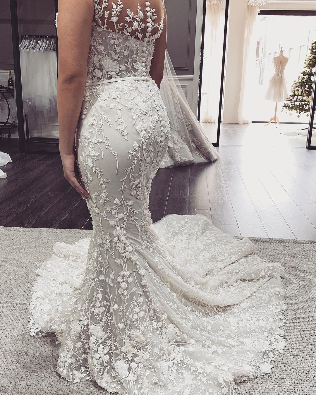 Elegant Long Off the Shoulder Appliques Lace Backless Floor Length Mermaid Wedding Dresses