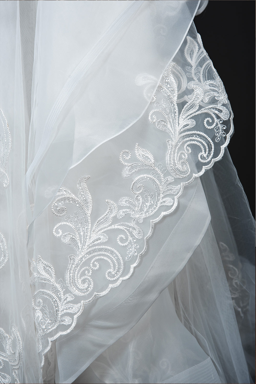 Long Tulle Lace Appliques Ruffles Ball Gown Wedding Dresses with Long Sleeve