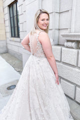 Gorgeous Long Plus Size Appliques Lace Sweetheart Wide Straps Tulle A-Line Wedding Dress