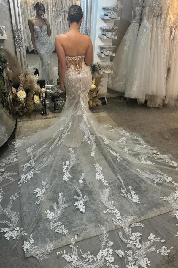 Plus Size Sweetheart Backless Tulle Long Wedding Dress with Appliques Lace
