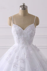 Glamorous Long Ball Gown Spaghetti Straps V-Neck Tulle Wedding Dress with Appliques Lace