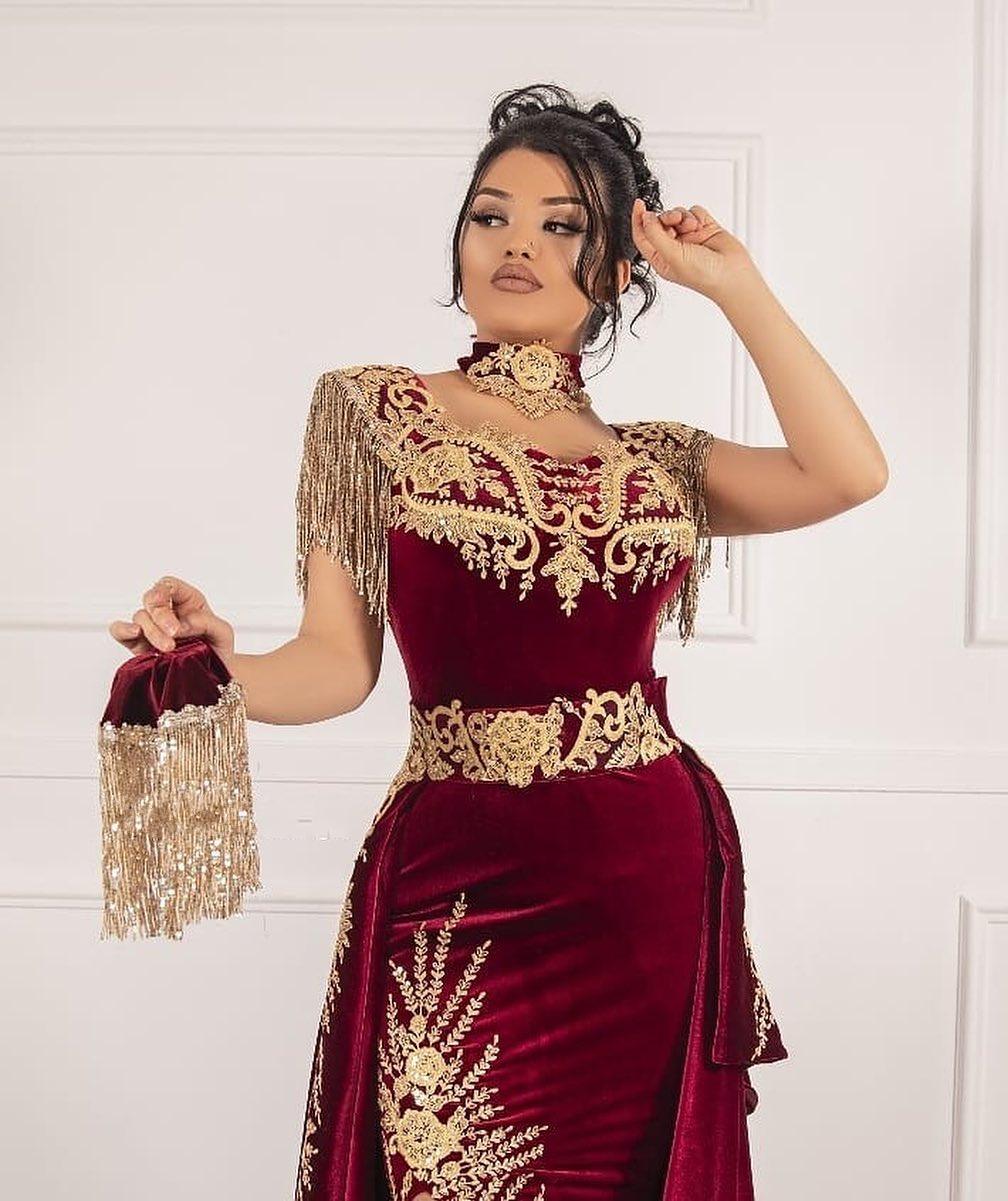 Long Scoop Neck Appliques Lace Floor Length Velvet Mermaid Formal Evening Dress With Split