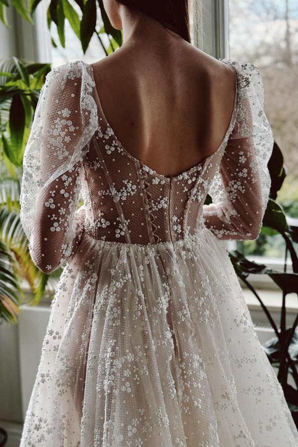Scoop Neck Long Sleeve Tulle Floor Length Wedding Dress with Appliques Lace