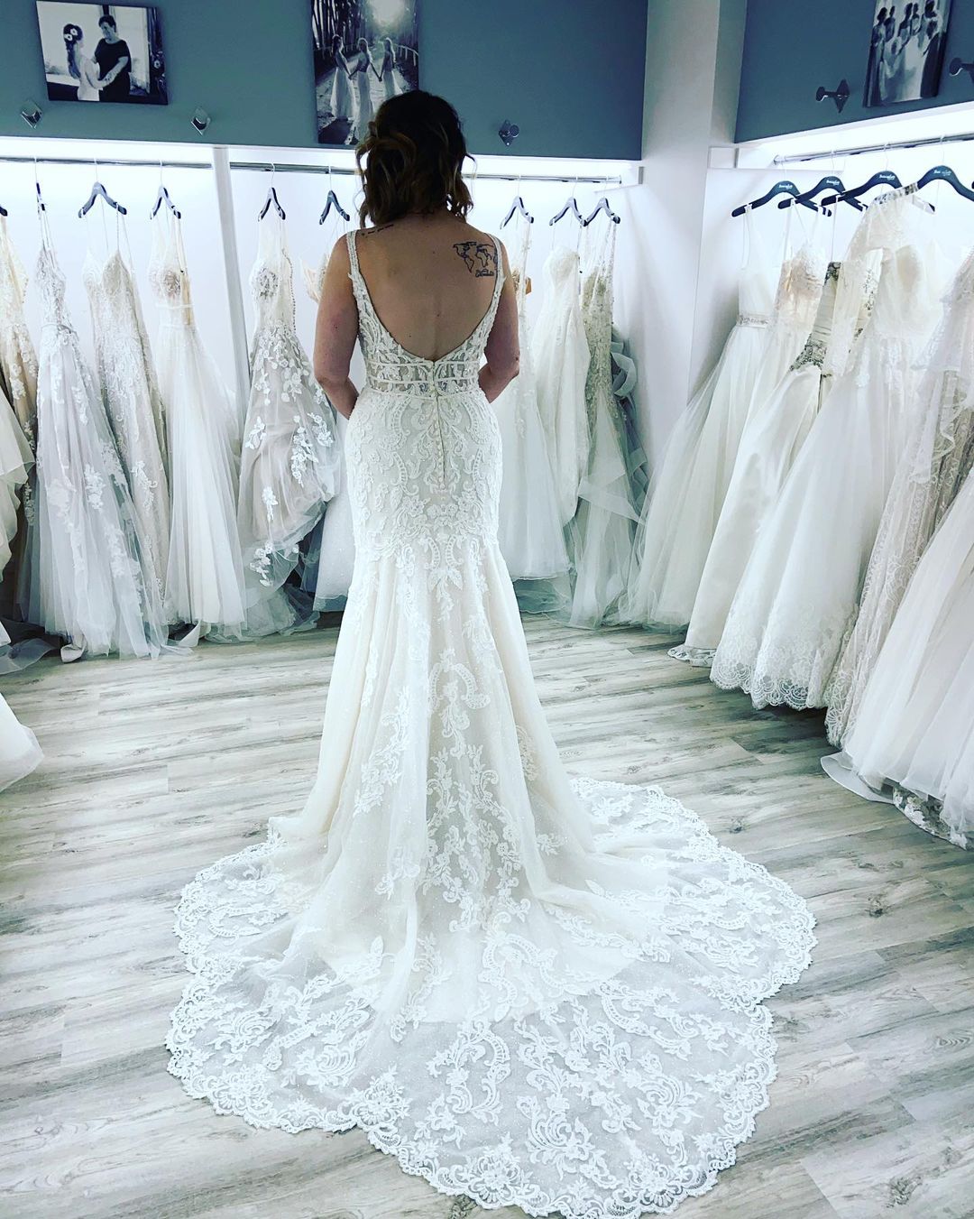Long Mermaid Sweetheart Spaghetti Straps Open Back Appliques Lace Floor Length Wedding Dress