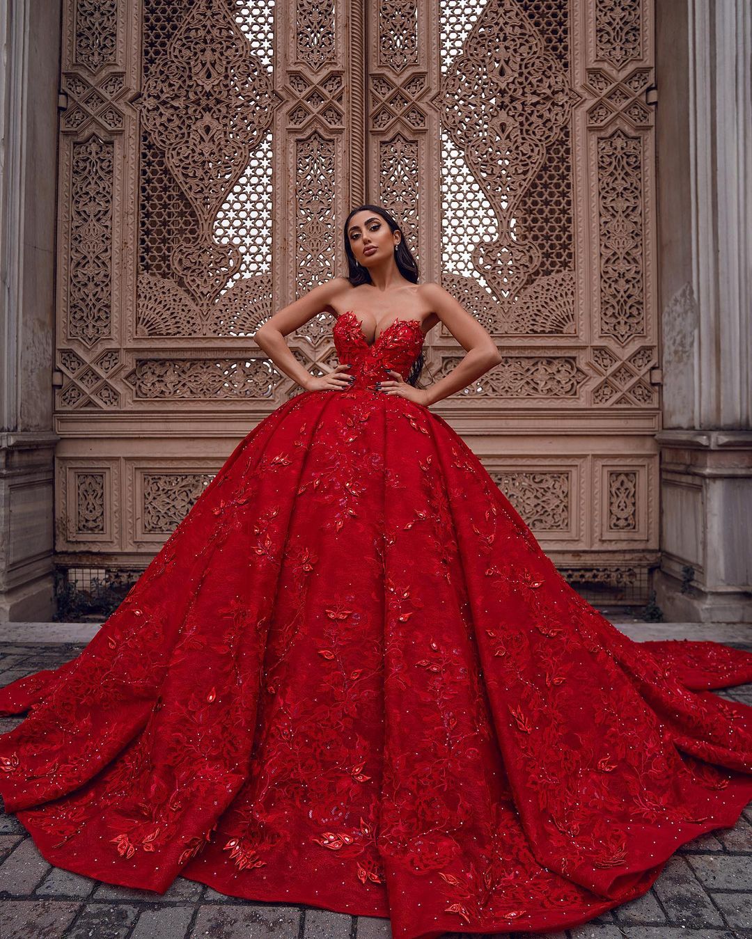 Long Sweetheart Appliques Lace Floor Length Ruffles Ball Gown Prom Dress