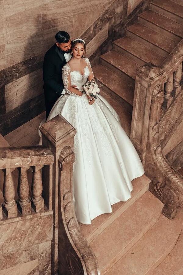 Ivory Long Ball Gown Sweetheart Satin Lace Backless Wedding Dresses with Sleeves