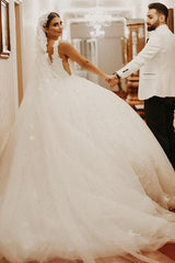 Glamorous Ivory Ball Gown V-Neck Lace Tulle Long Wedding Dress with Appliques