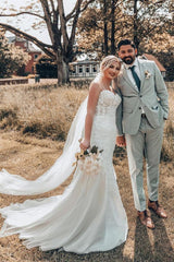 Plus Size White Mermaid Sweetheart Sleeveless Long Appliques Wedding Dress with Court Train