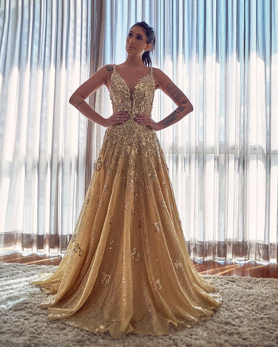 Long A-line Spaghetti Straps V-neck Appliques Lace Ruffles Prom Dress