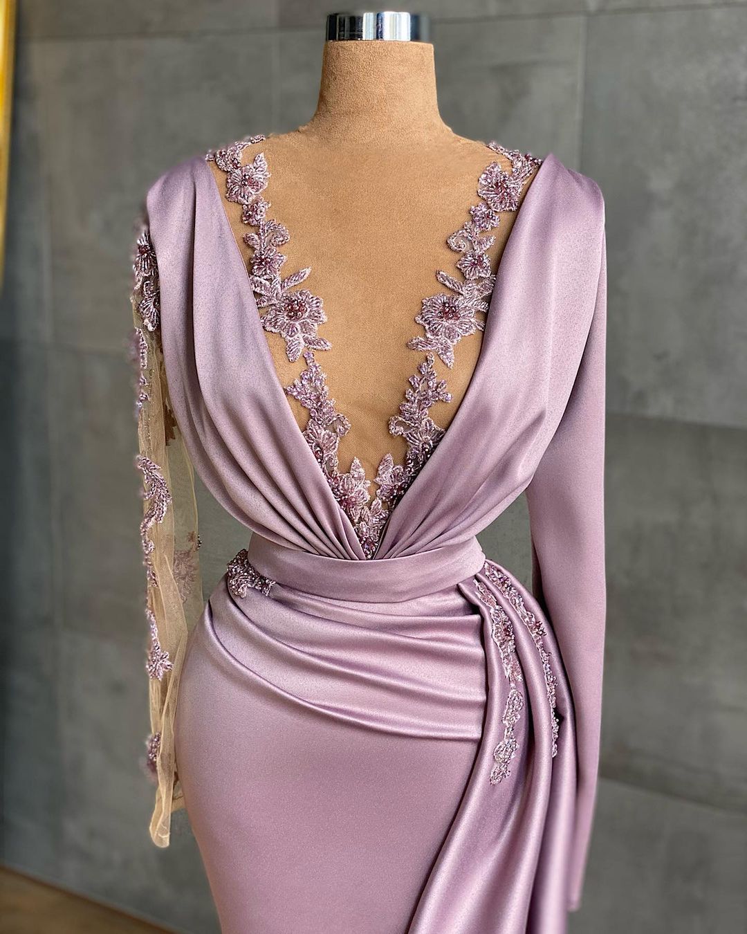 Simple V-neck Long Sleeve Appliques Lace Mermaid Formal Evening Dress