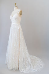 Chic Long A-line Spaghetti Strap Appliques Tulle Wedding Dress