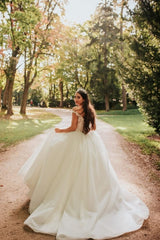 Chic Long Off the Shoulder Sleeveless V-neck Ball Gown Wedding Dress with Appliques
