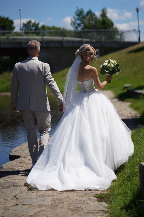 Charming Long Ball Gown Strapless Sweetheart Floor Length Tulle Wedding Dress with Appliques