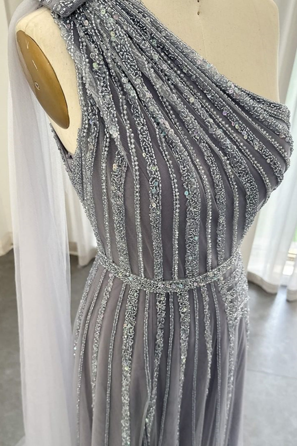 Luxury Long A-line One Shoulder Shinny Beadings Tulle Formal Prom Dresses