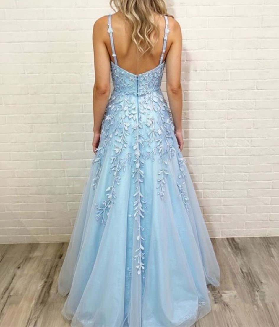 Charming A-Line V-neck Spaghetti Straps Appliques Lace Tulle Floor Length Prom Dress