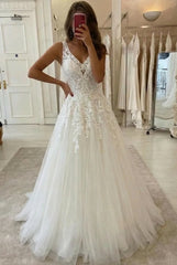 Classy Long Sweetheart Appliques Lace A-Line Tulle Backless Floor Length Wedding Dress