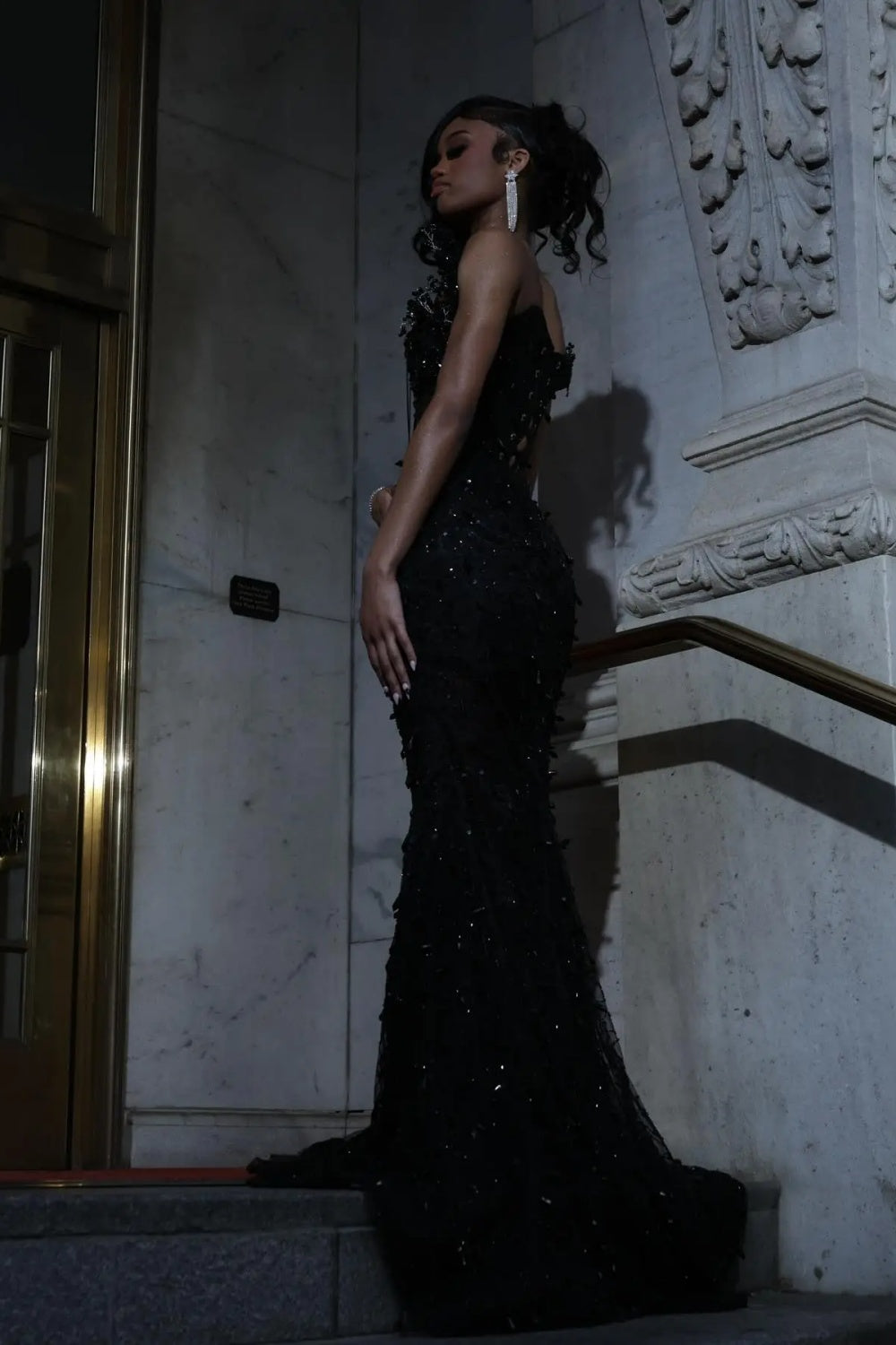Elegant Black Sequined Mermaid Prom Dress with 3D Lace Applique