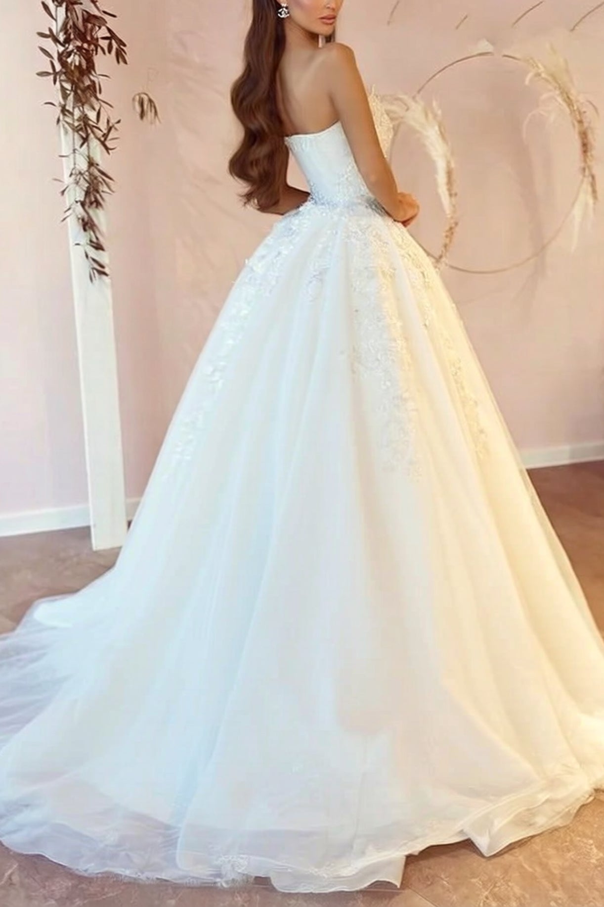 Elegant Long A-line Sweetheart Sleeveless Floral Lace Wedding Dresses