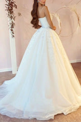 Elegant Long A-line Sweetheart Sleeveless Floral Lace Wedding Dresses