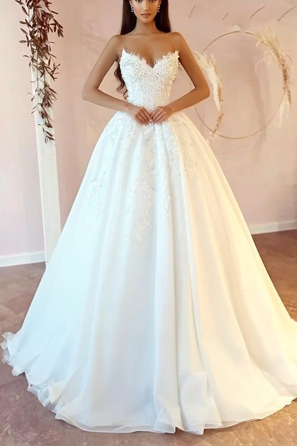 Elegant Long A-line Sweetheart Sleeveless Floral Lace Wedding Dresses