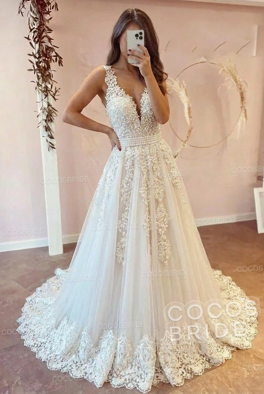 Elegant Long A-line Tulle Lace Appliques Wedding Dress