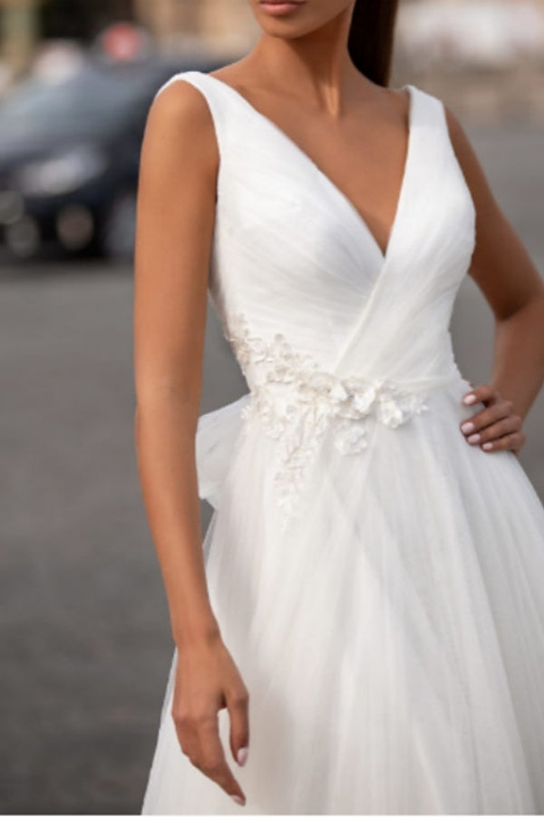 Elegant Long A-line V-neck Floor Length Tulle Sleeveless Wedding Dresses