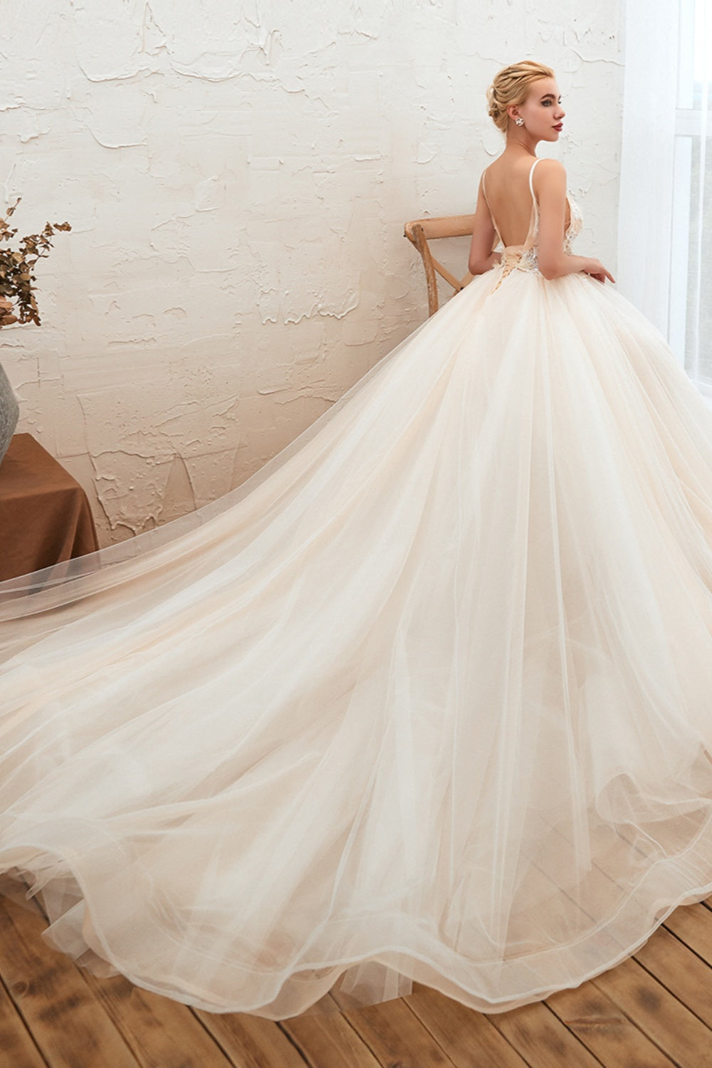 Elegant Long Appliques Lace Tulle A-line Wedding Dress