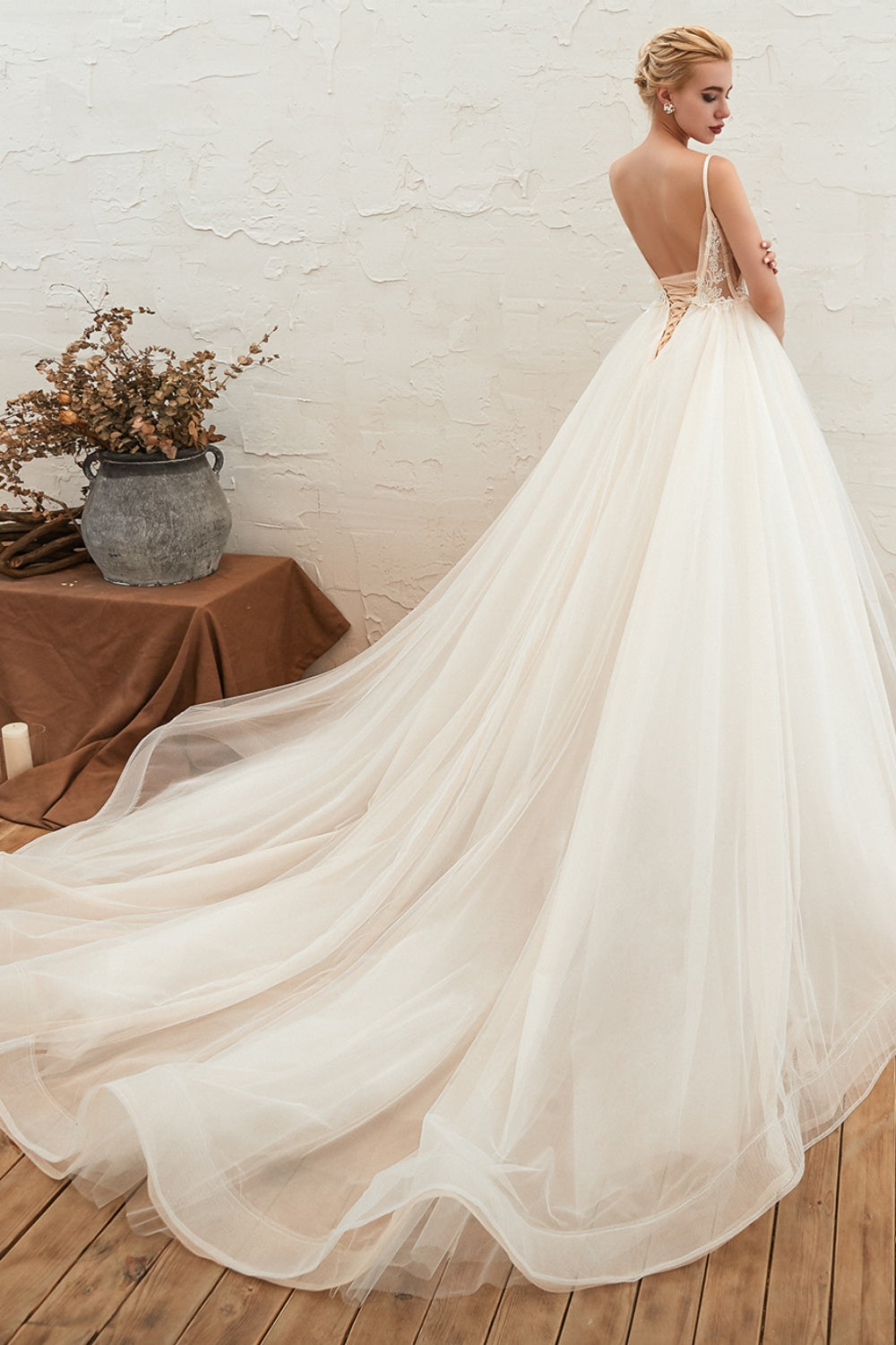 Elegant Long Appliques Lace Tulle A-line Wedding Dress