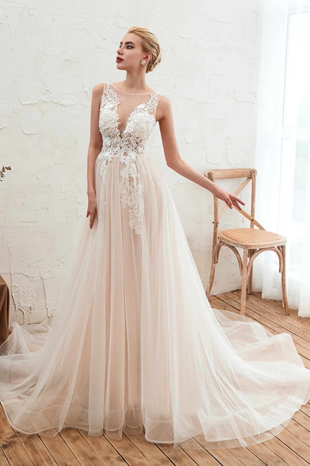 Elegant Long Sweetheart Appliques Lace Backless Tulle A-line Wedding Dress