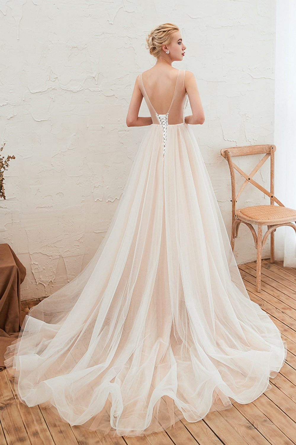 Elegant Long Sweetheart Appliques Lace Backless Tulle A-line Wedding Dress