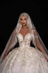 Elegant Long Strapless Sweetheart Appliques Lace Ball Gown Wedding Dress