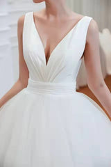 Elegant White Long Ball Gown V-neck Court Train Tulle Wedding Dresses