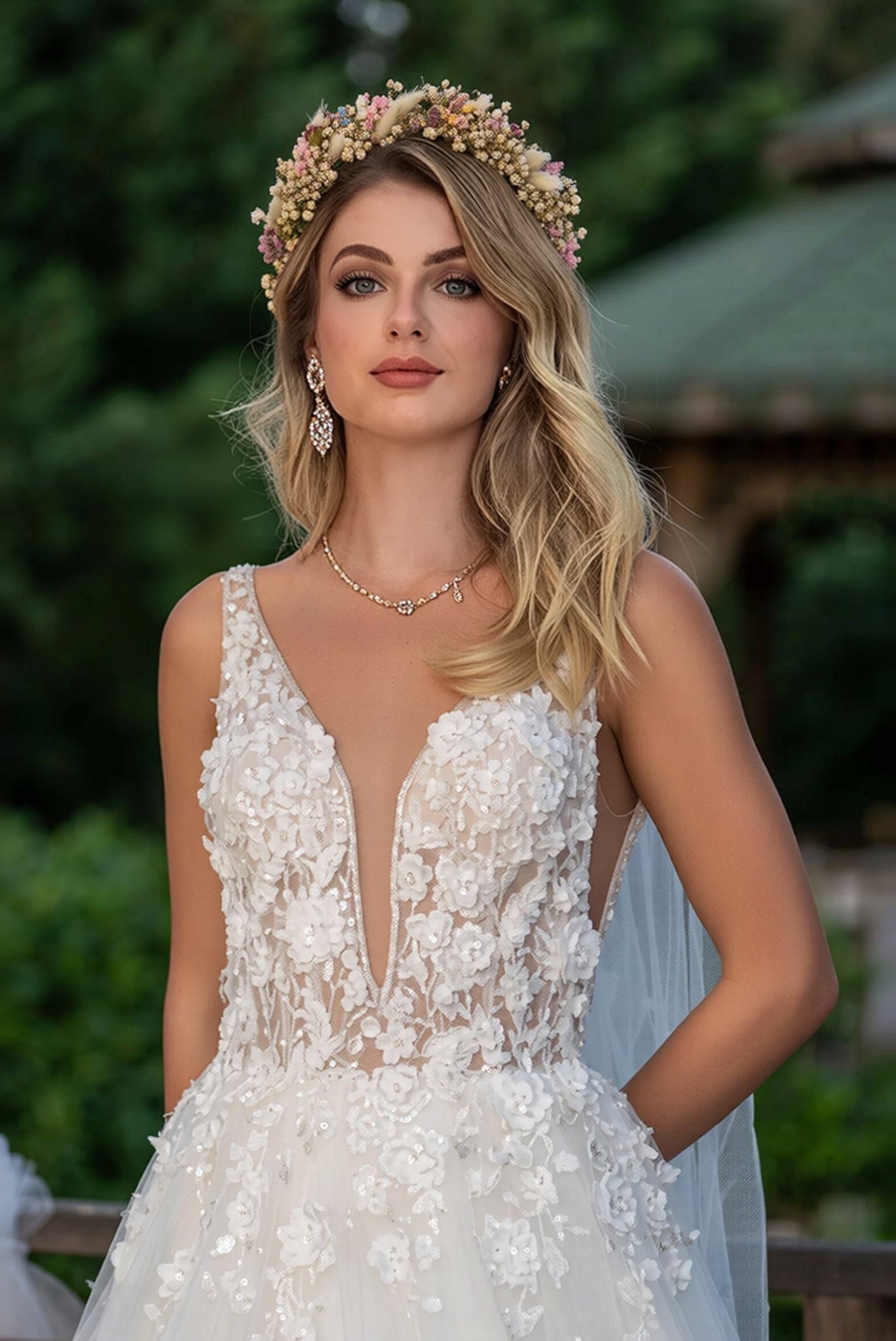 Gorgeous Long A-line V-neck Tulle Lace Wedding Dress with Appliques