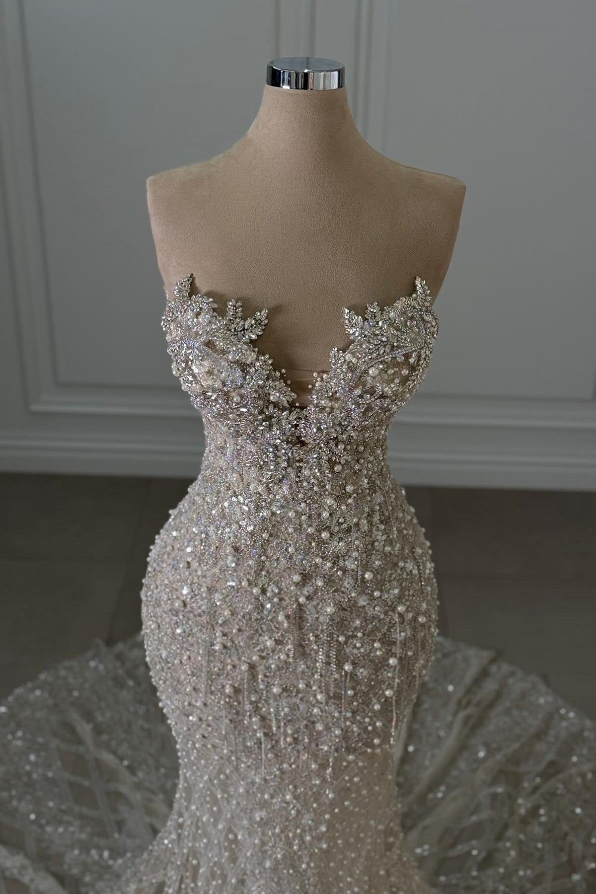 Gourgeous Long Mermaid Sweetheart Sleeveless Beadings Sequins Wedding Dress