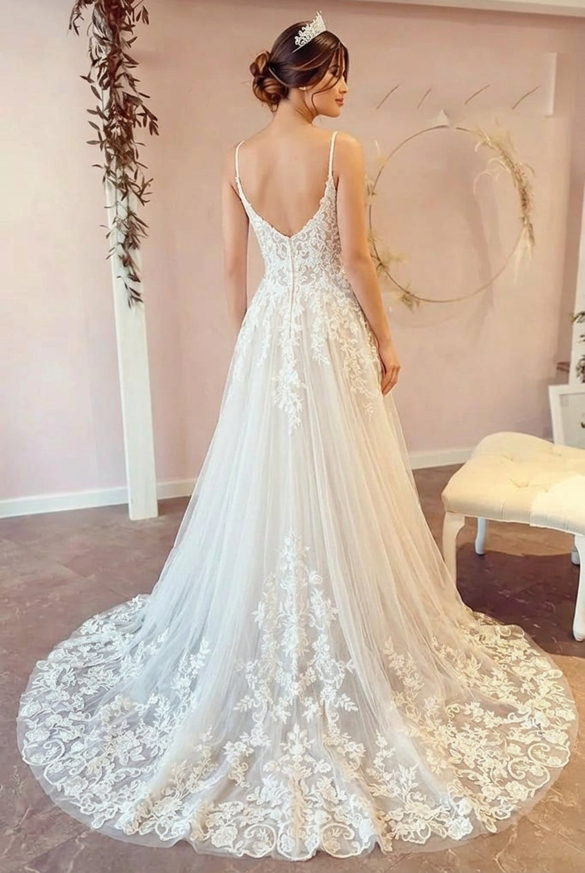 Long A-Line Spaghetti Straps Sweetheart Tulle Wedding Dress With Appliques Lace