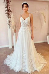 Long A-Line Spaghetti Straps Sweetheart Tulle Wedding Dress With Appliques Lace