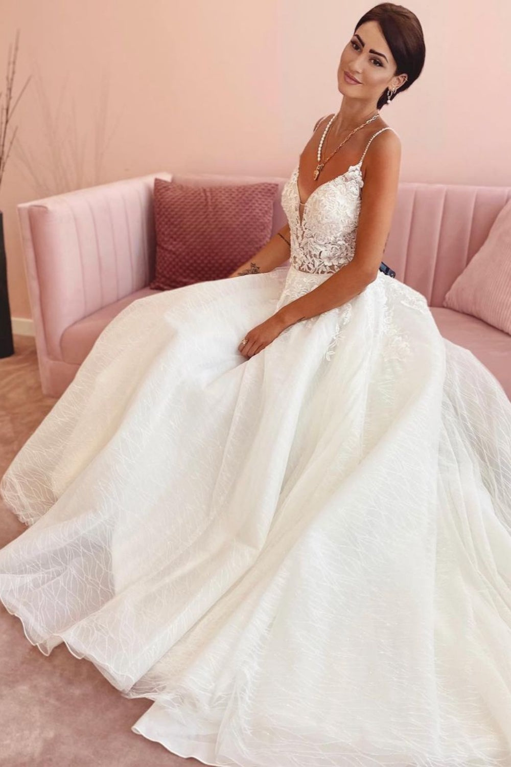 Long A-Line V-neck Spaghetti Straps Appliques Lace Tulle Wedding Dress