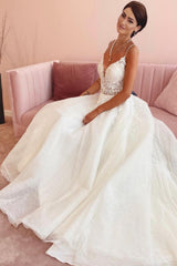 Long A-Line V-neck Spaghetti Straps Appliques Lace Tulle Wedding Dress