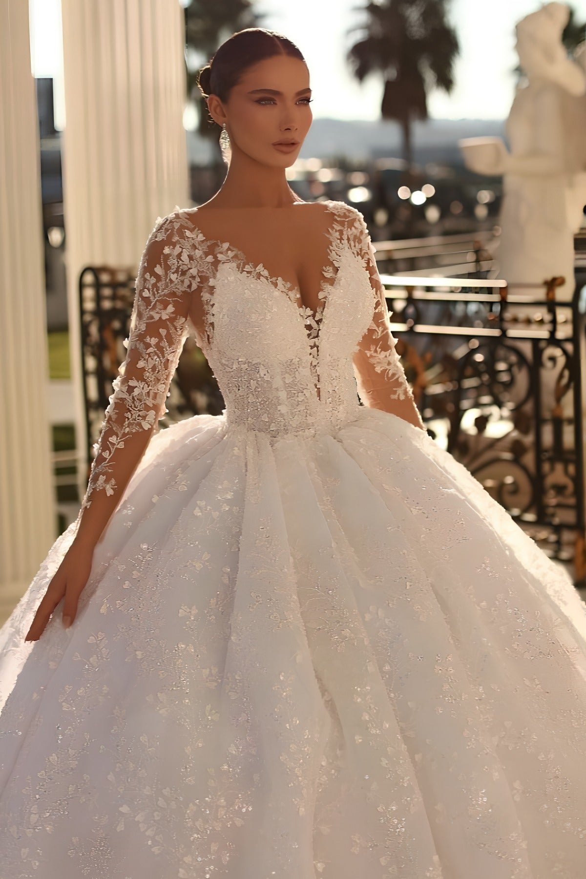 Long Ball Gown Sweetheart Tulle Lace Appliques Wedding Dresses with Sleeves