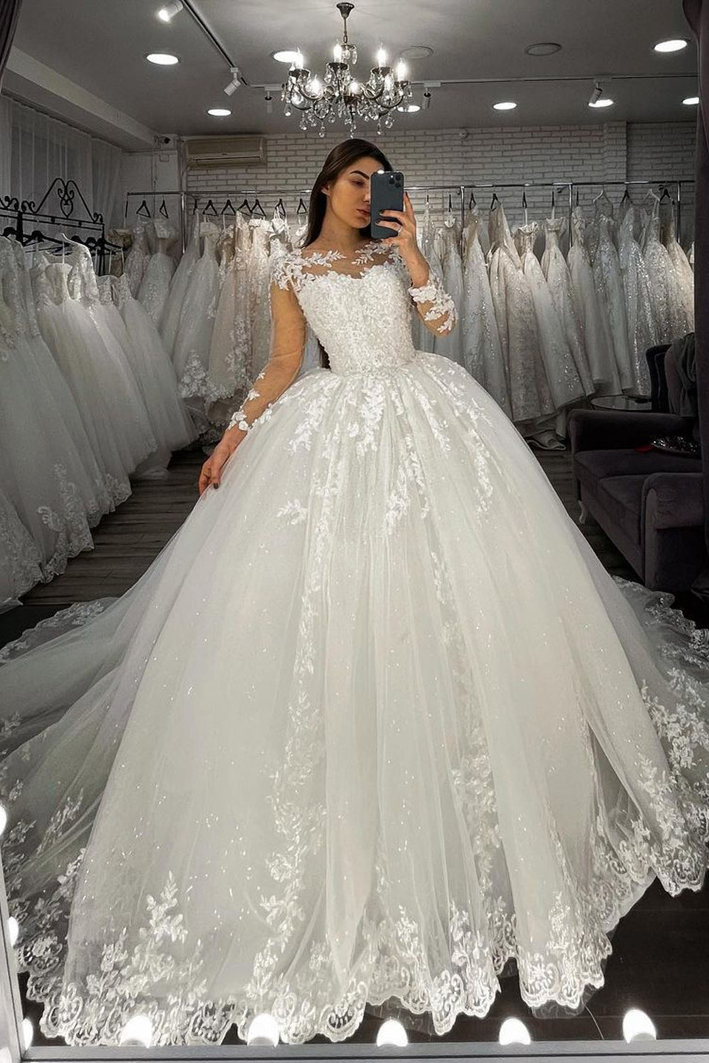 Elegant Long Appliques Lace Tulle Ball Gown Ivory Wedding Dresses with Sleeves