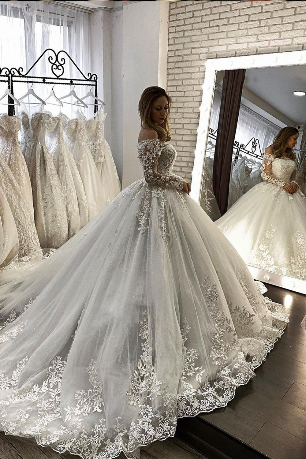 Elegant Off The Shoulder Long Lace Tulle Ball Gown Wedding Dresses with Sleeves