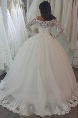 Off the Shoulder Long Sleeve Ball Gown Wedding Dress With Appliques Lace