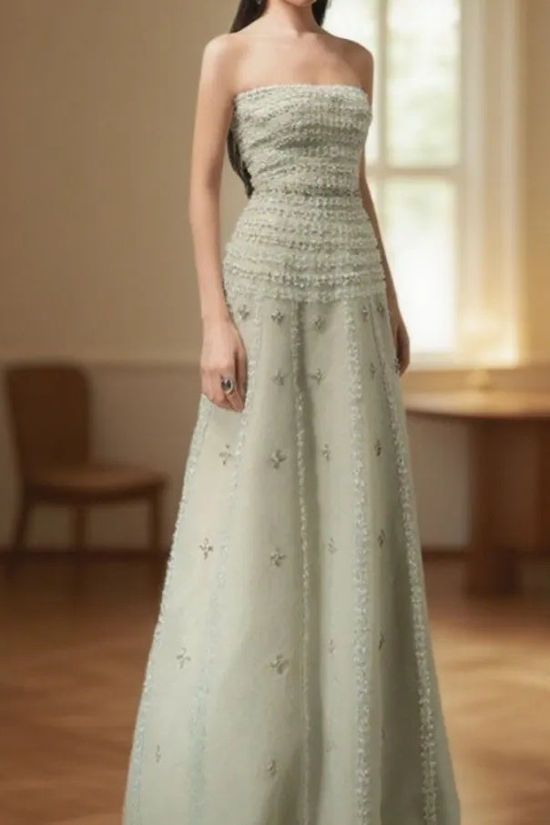 Elegant Strapless Sleeveless A-line Prom Dress with Appliques