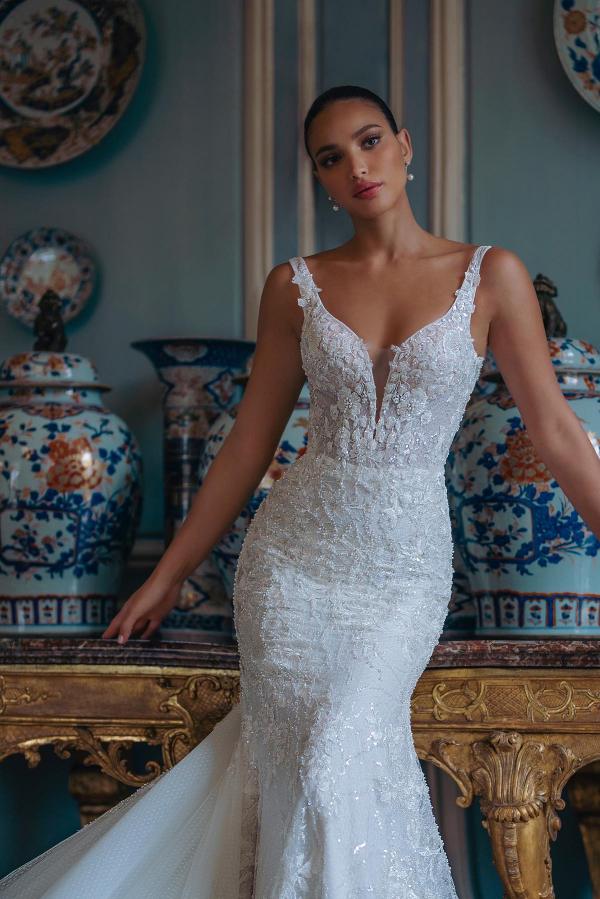 Long Backless Spaghetti Straps Mermaid Tulle Appliques Lace Wedding Dress