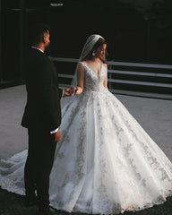 Gorgeous Long Ball Gown V-neck Tulle Lace Appliques Wedding Dresses