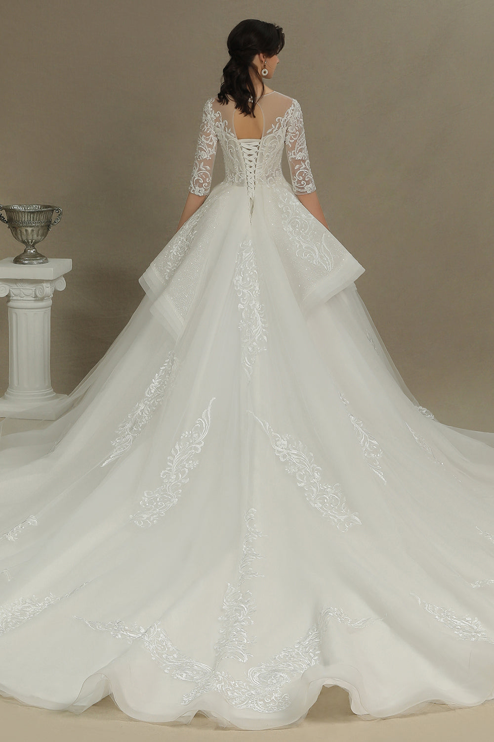 Luxury Ball Gown Crew Neck Floral Lace Tulle Wedding Dresses with Sleeves