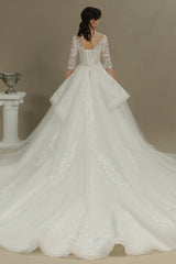 Luxury Ball Gown Crew Neck Floral Lace Tulle Wedding Dresses with Sleeves