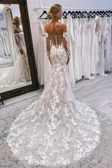 Mermaid Long Sleeves Garden Lace Wedding Dress with Appliques
