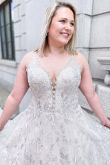 Gorgeous Long Plus Size Appliques Lace Sweetheart Wide Straps Tulle A-Line Wedding Dress